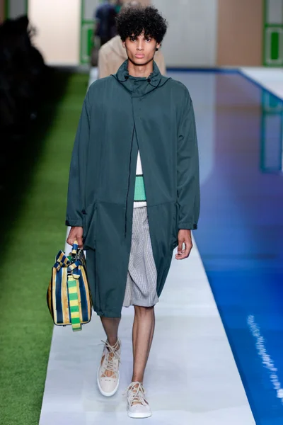 Look 19